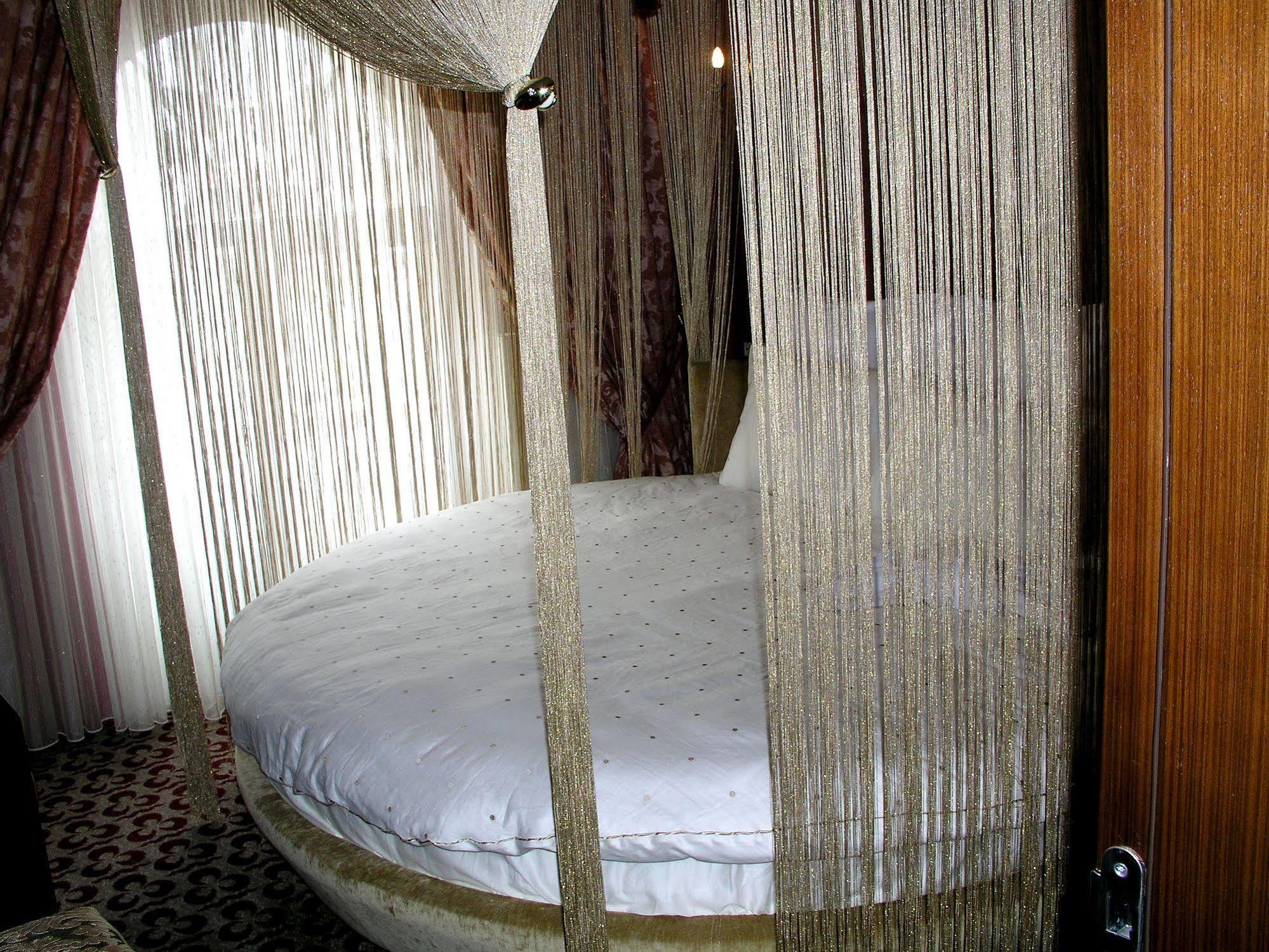 Salinas Hotel *