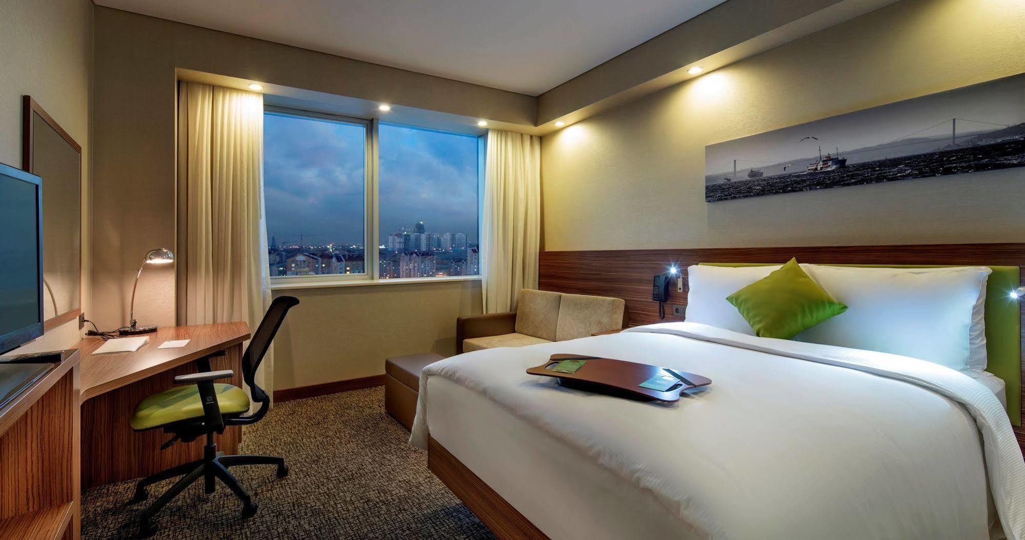 Hotel Hampton By Hilton Kayasehir 3*