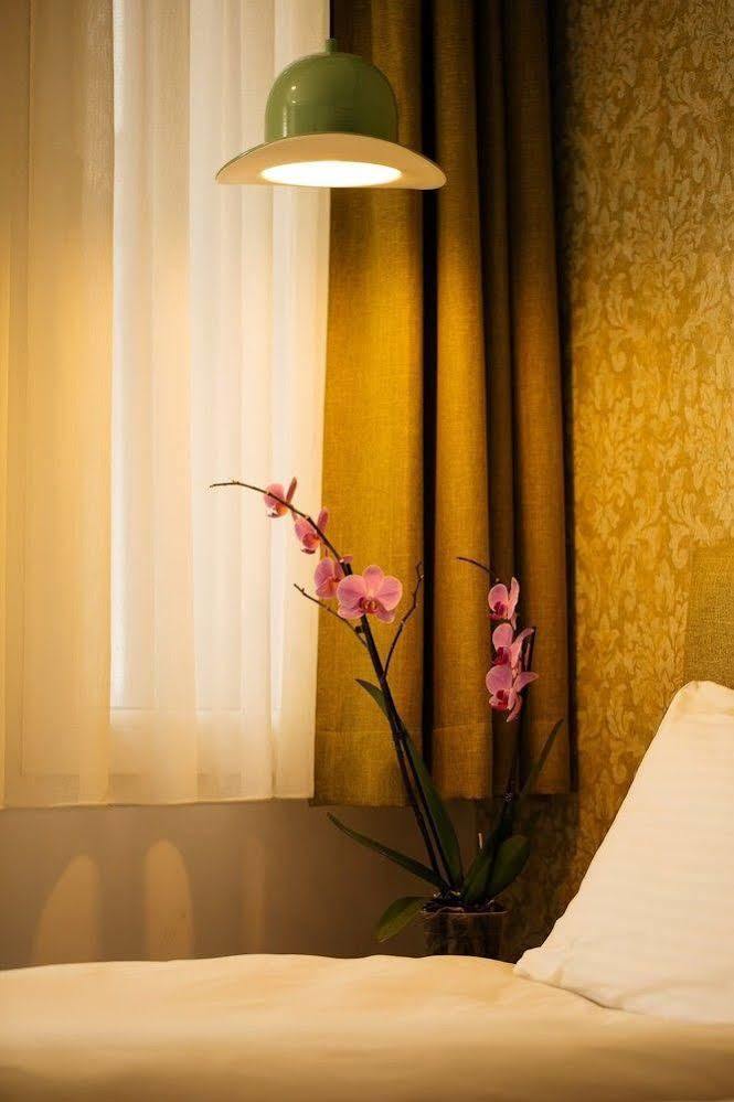 Hotel Sometimes Taksim 3*