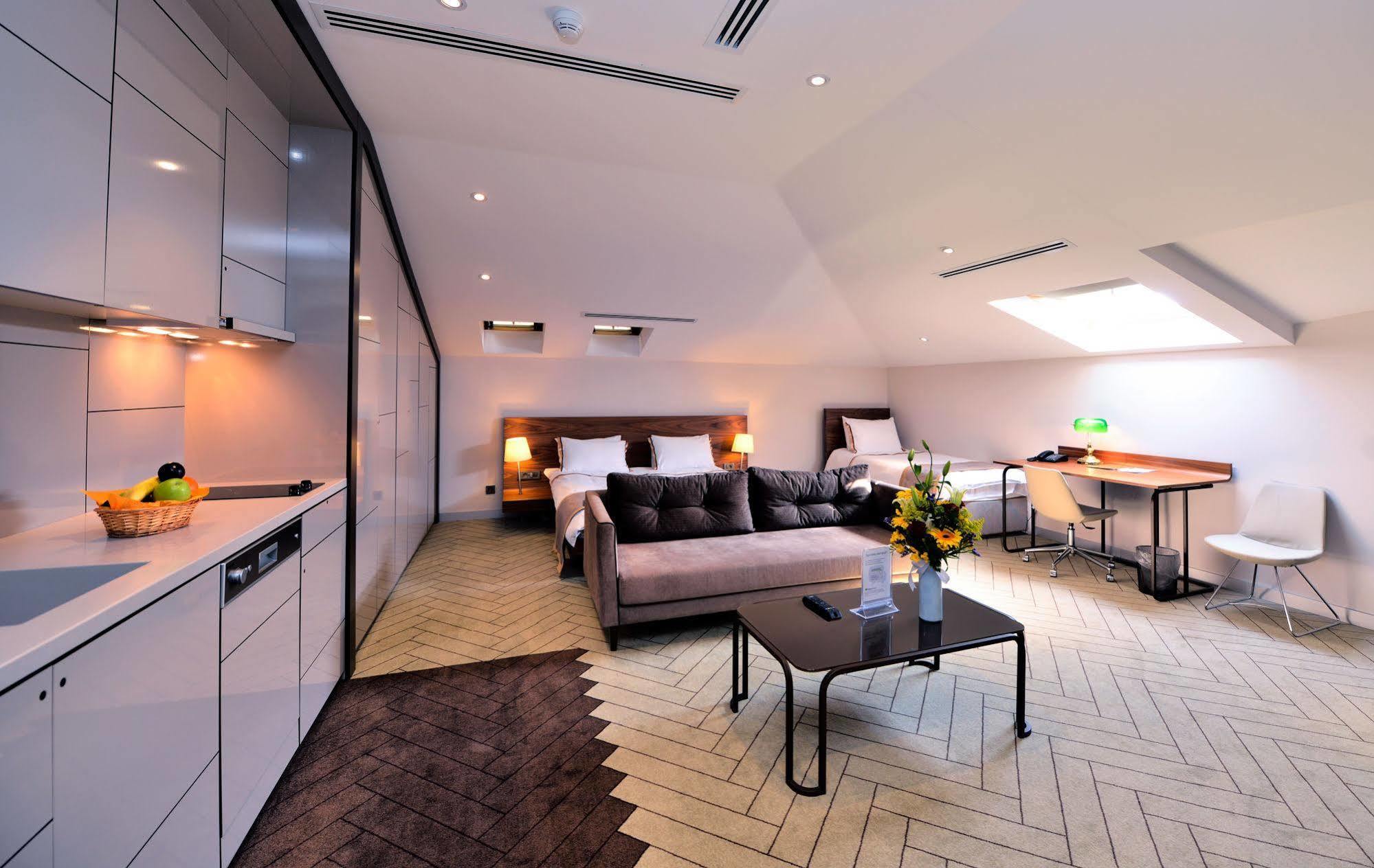 Upsuites 4*
