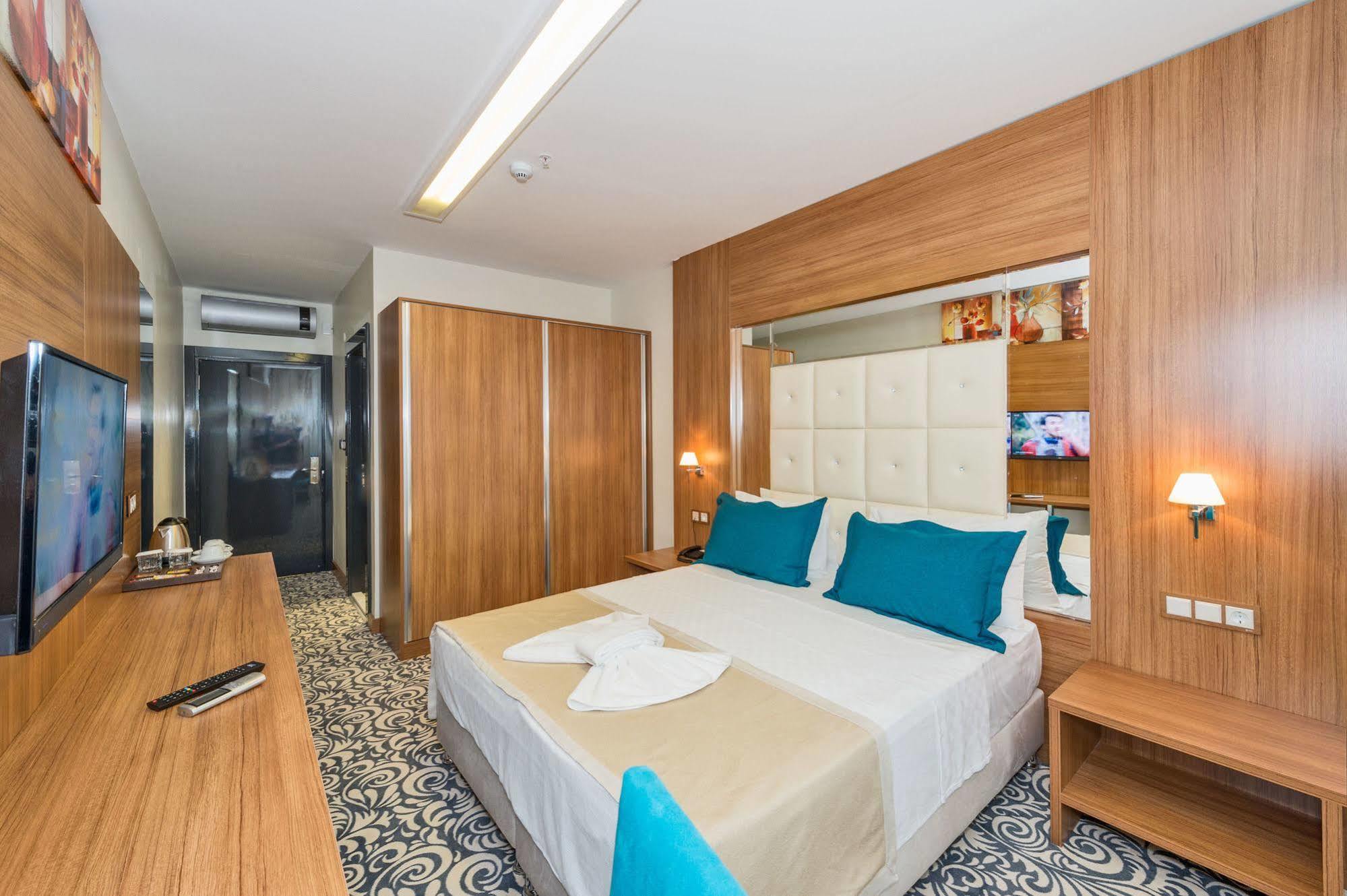 Hotel Business Life Gunesli 3*