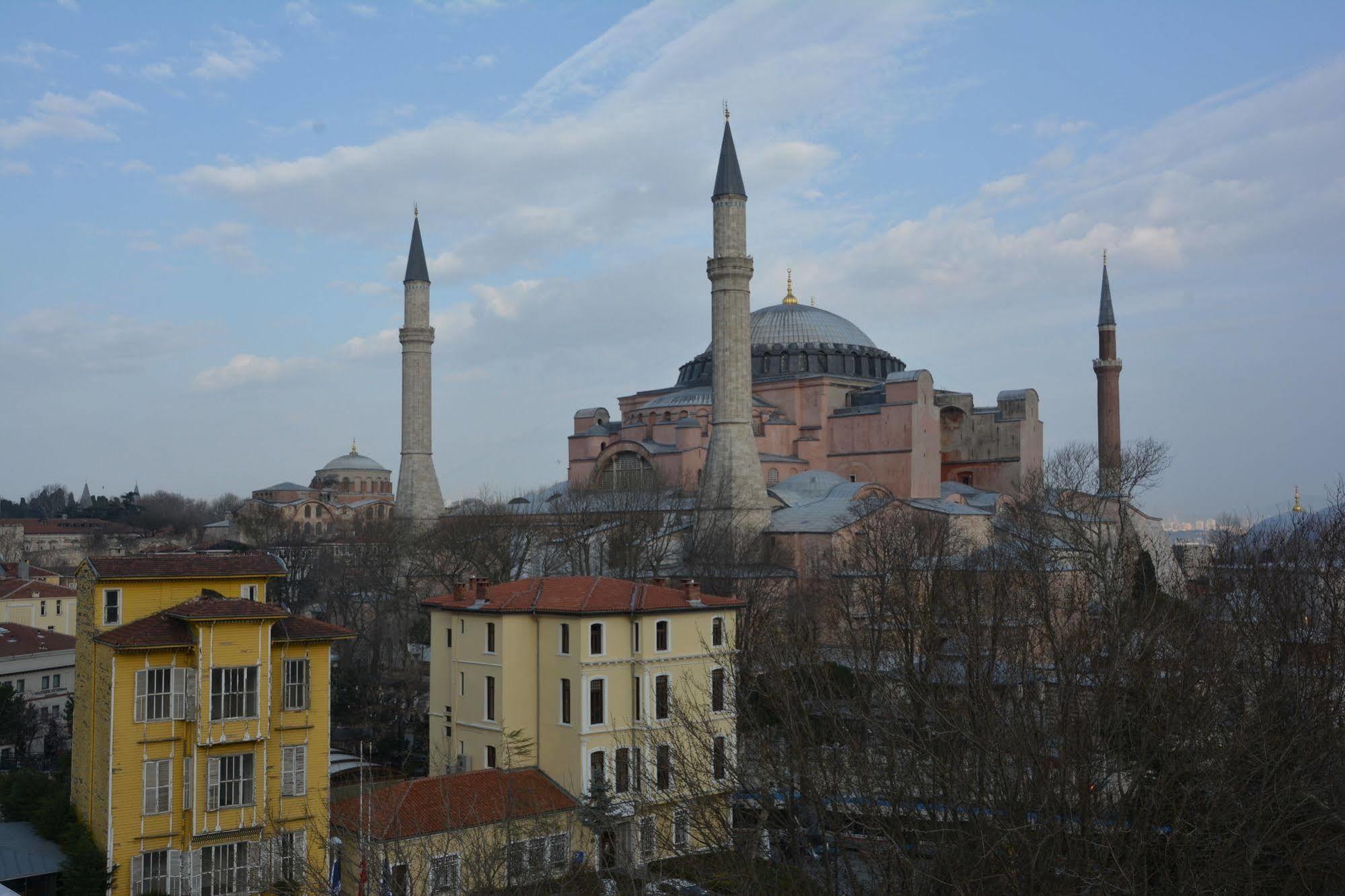 Ares Hotel