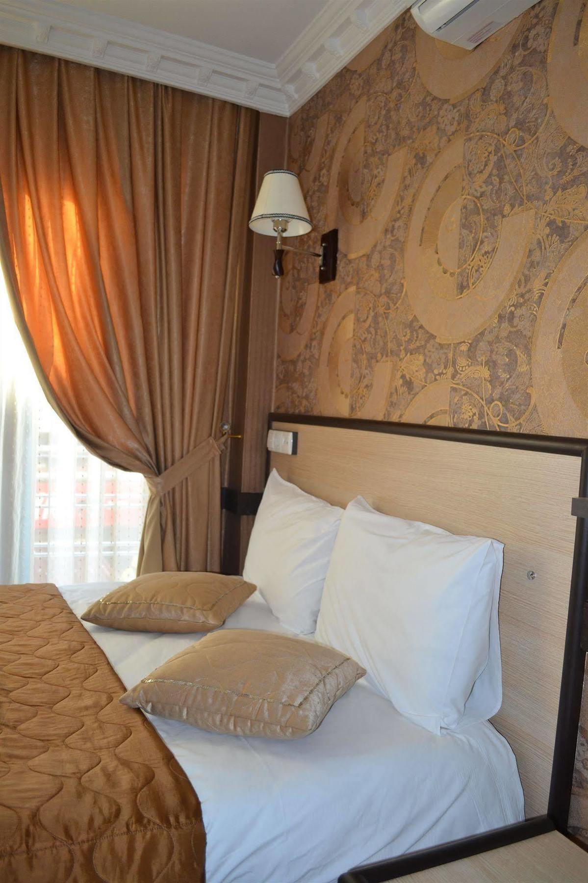 Ares Hotel