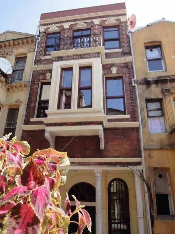 Ascot House *
