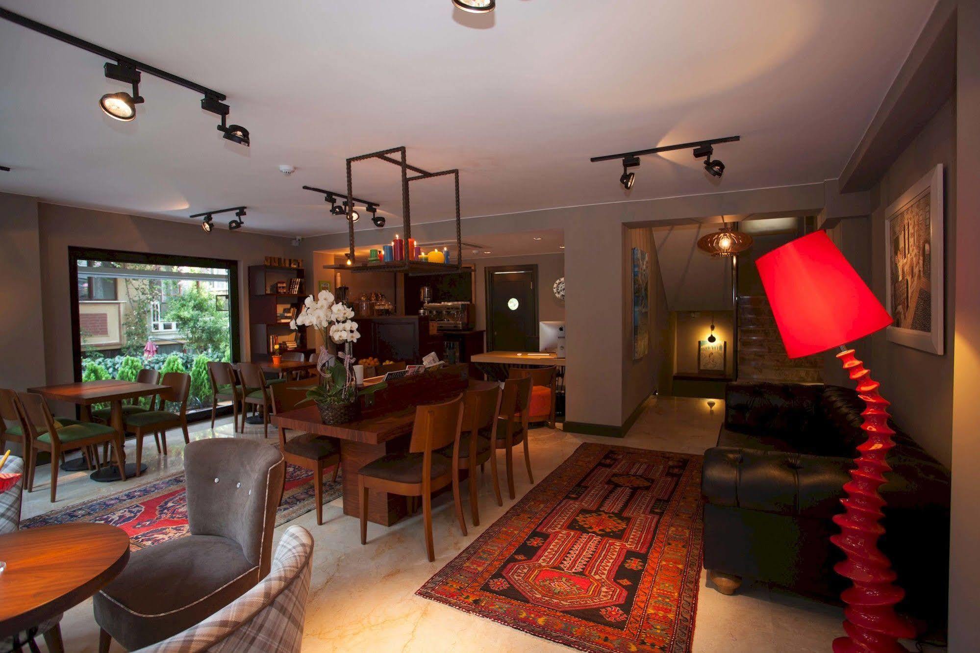 Juliet & Kitchen Hotel 2*