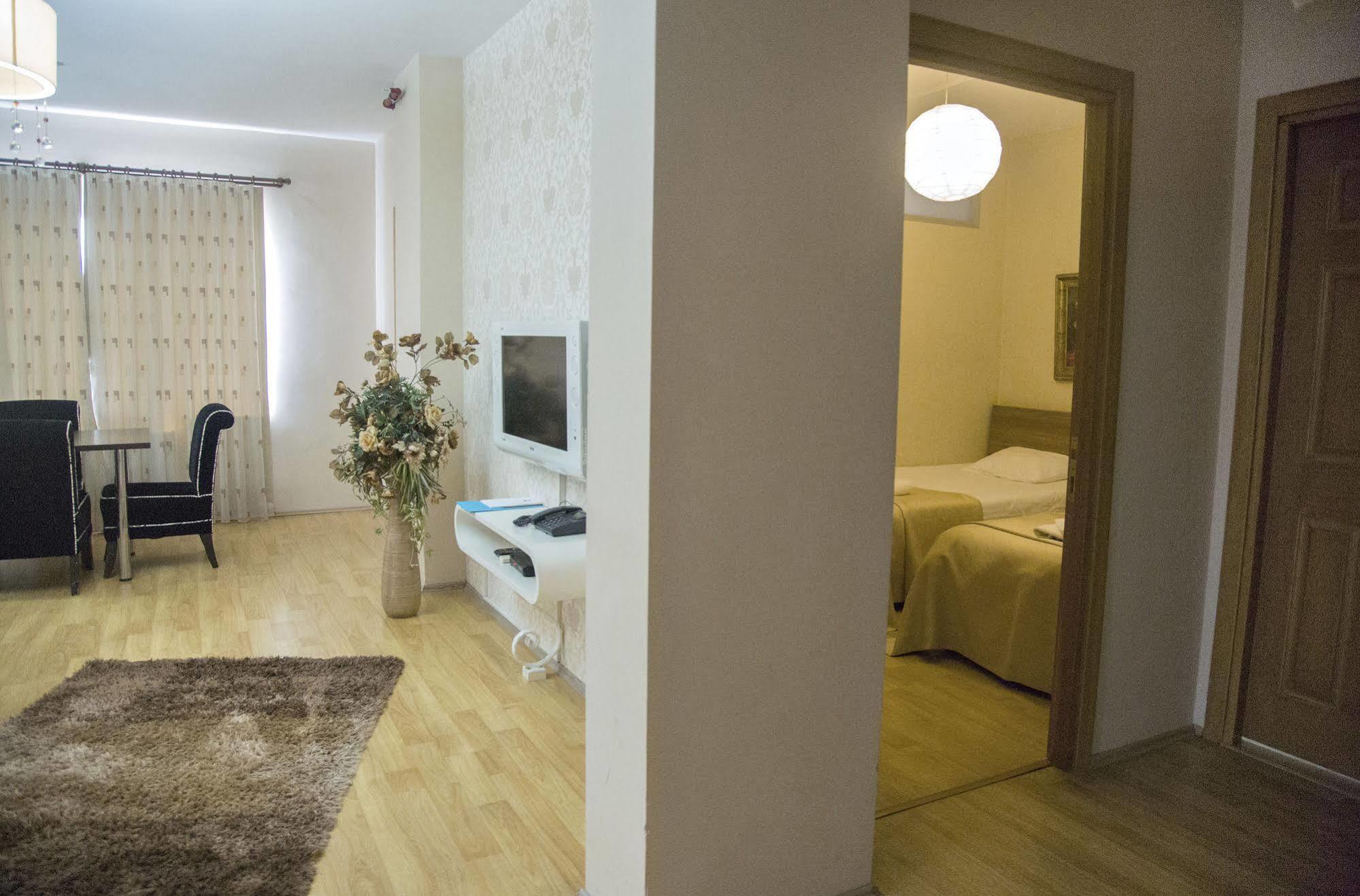 Airport Aparthotel