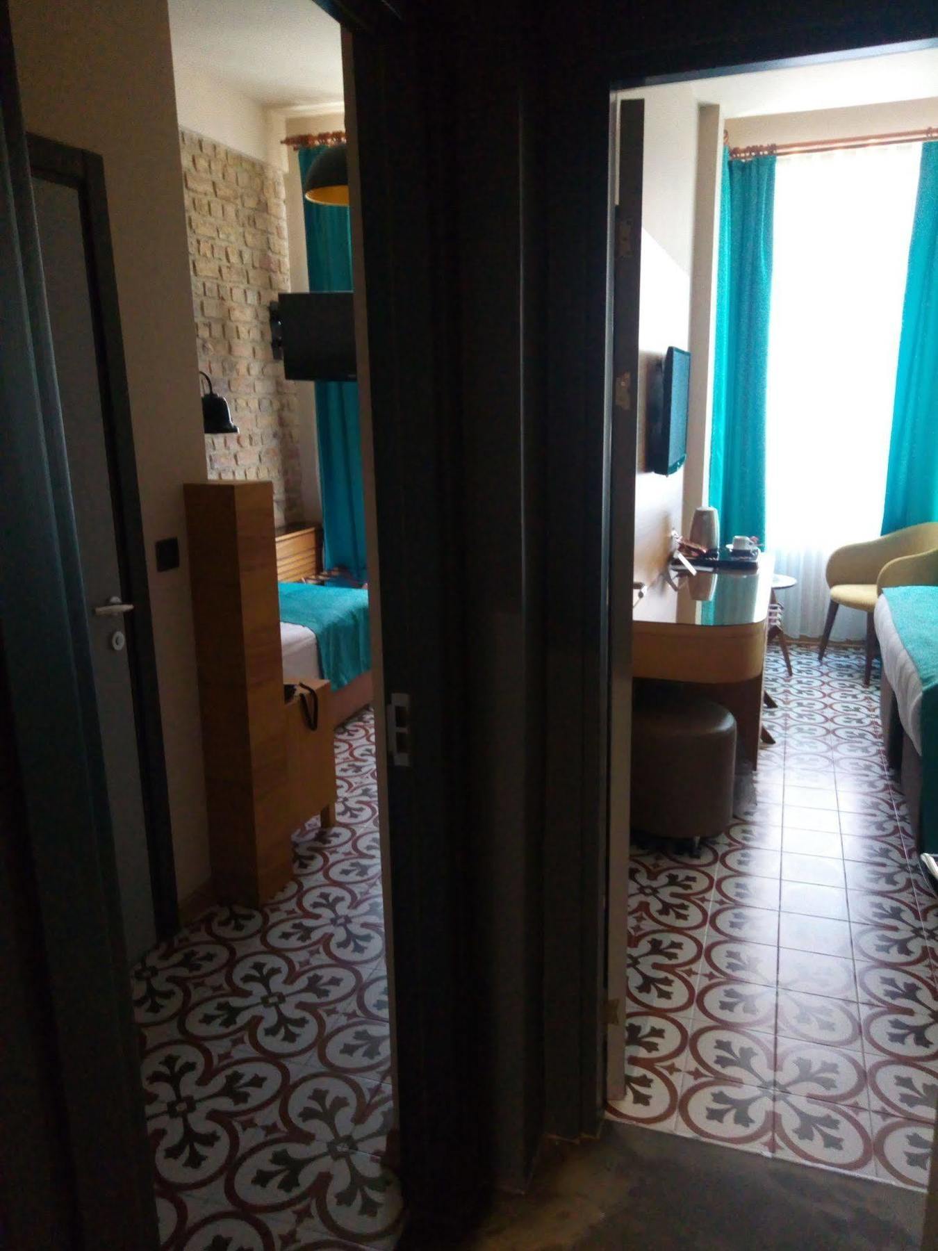 Otel Pera Line 2*