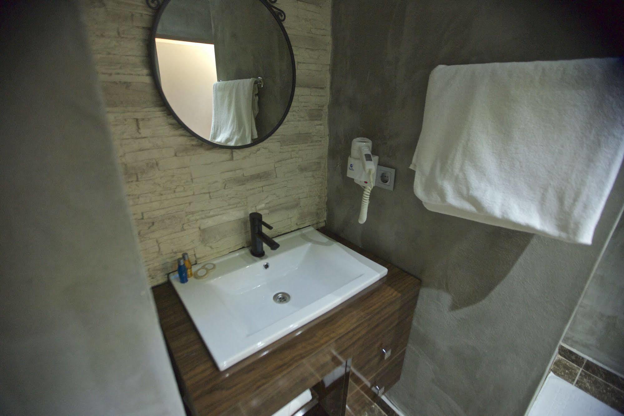 Apart Otel Taksim Yazıcı