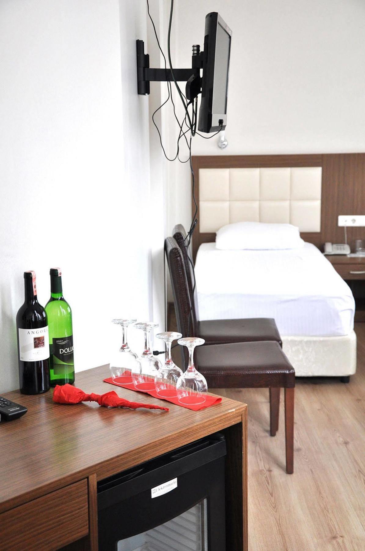 Hivas Hotel 2*