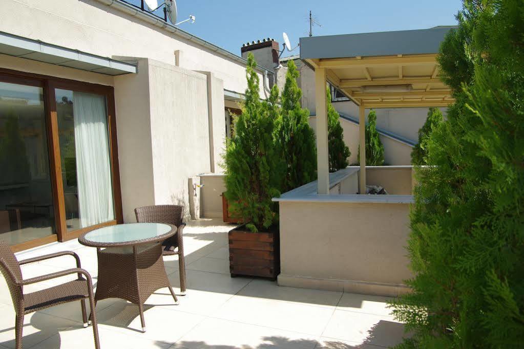 Aparthotel Pera 3*