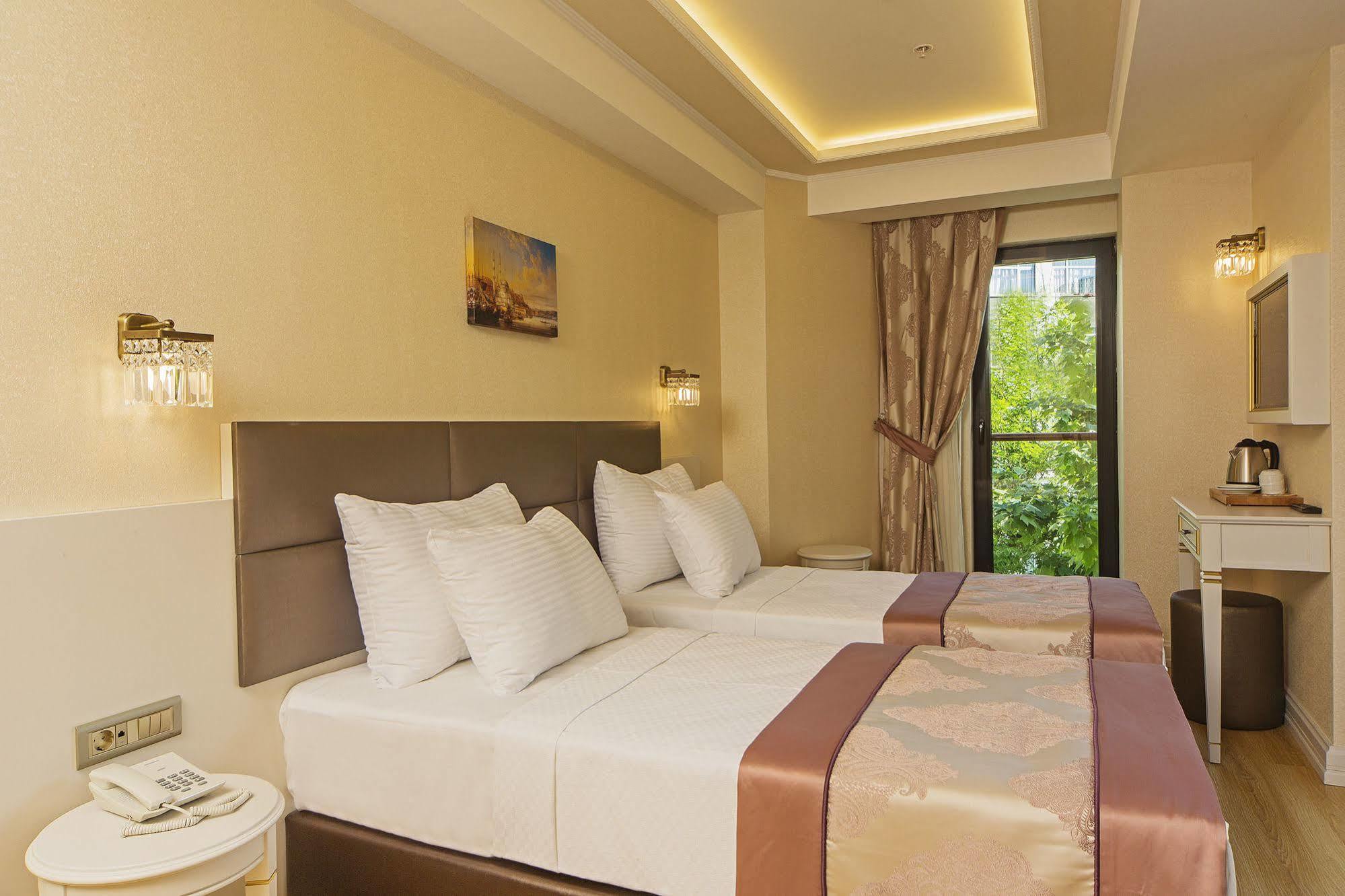 Hotel Grand Naki 3*