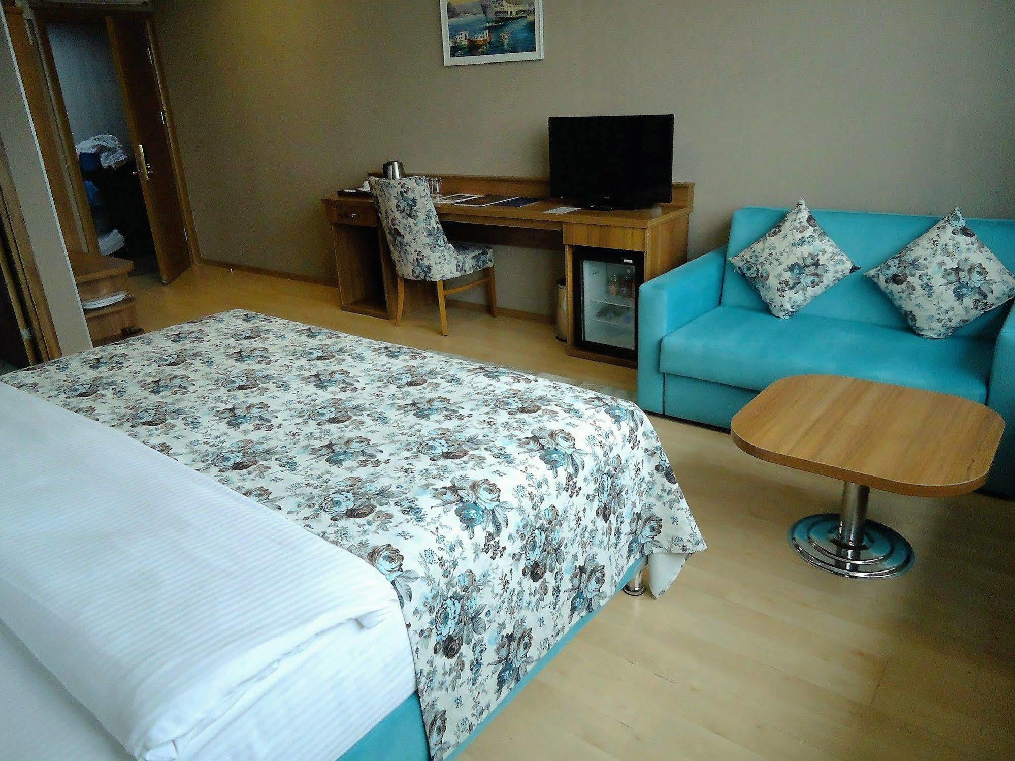 Golden Lounge Hotel