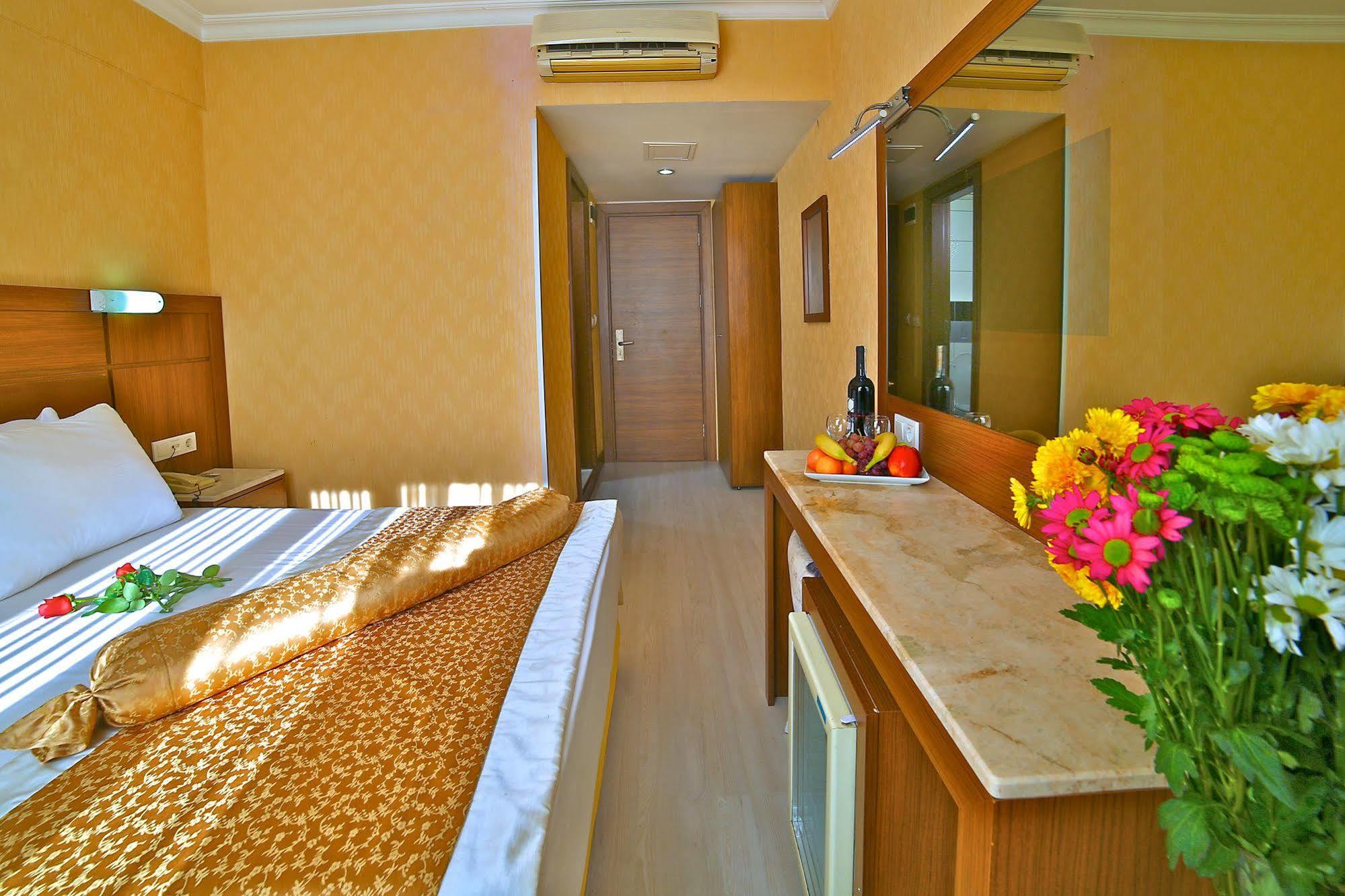 The Center Hotel 3*