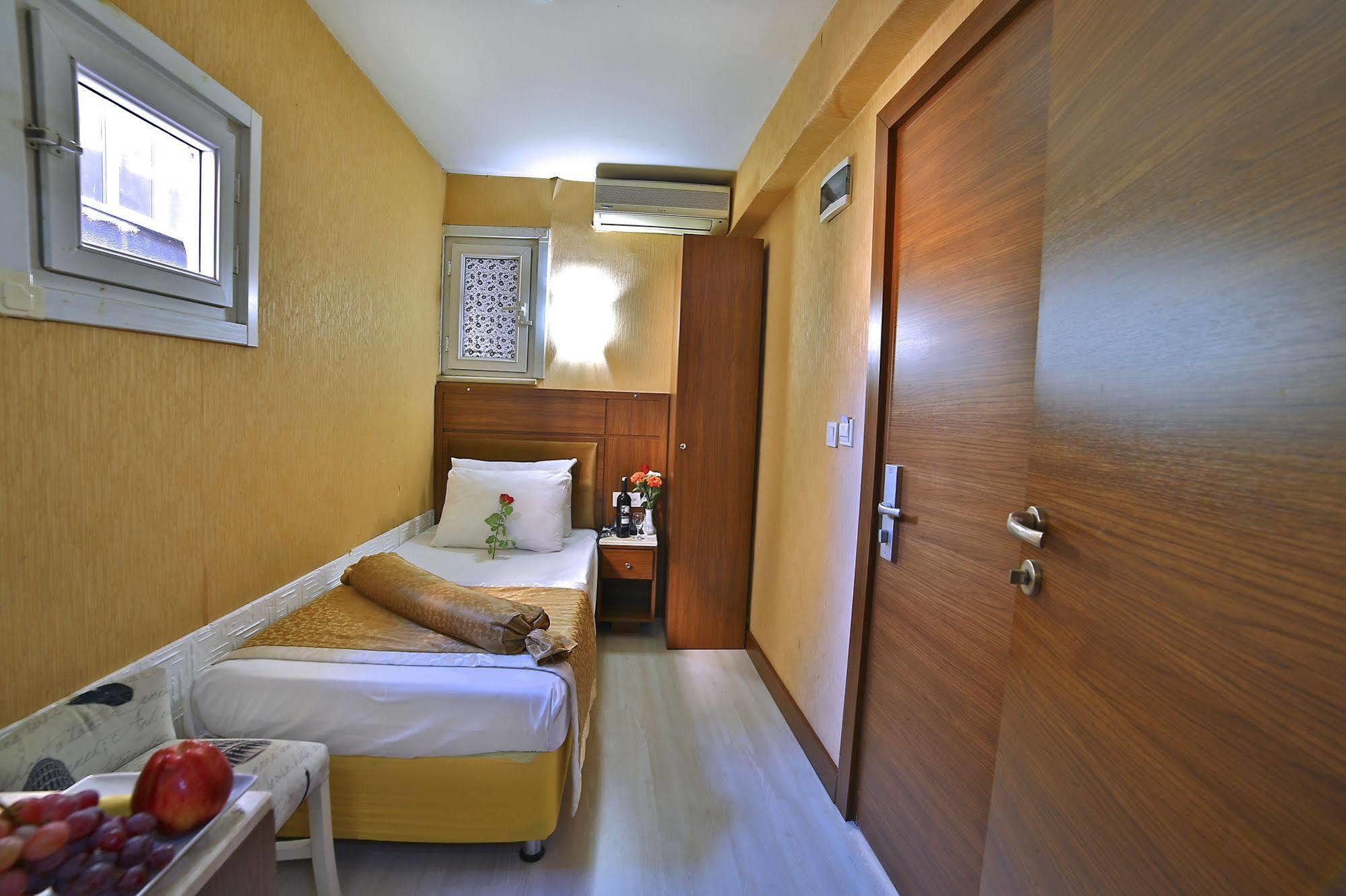 Hotel The Center 3*