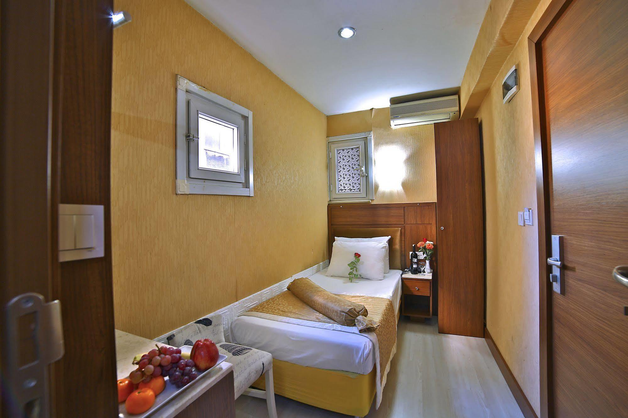Hotel The Center 3*