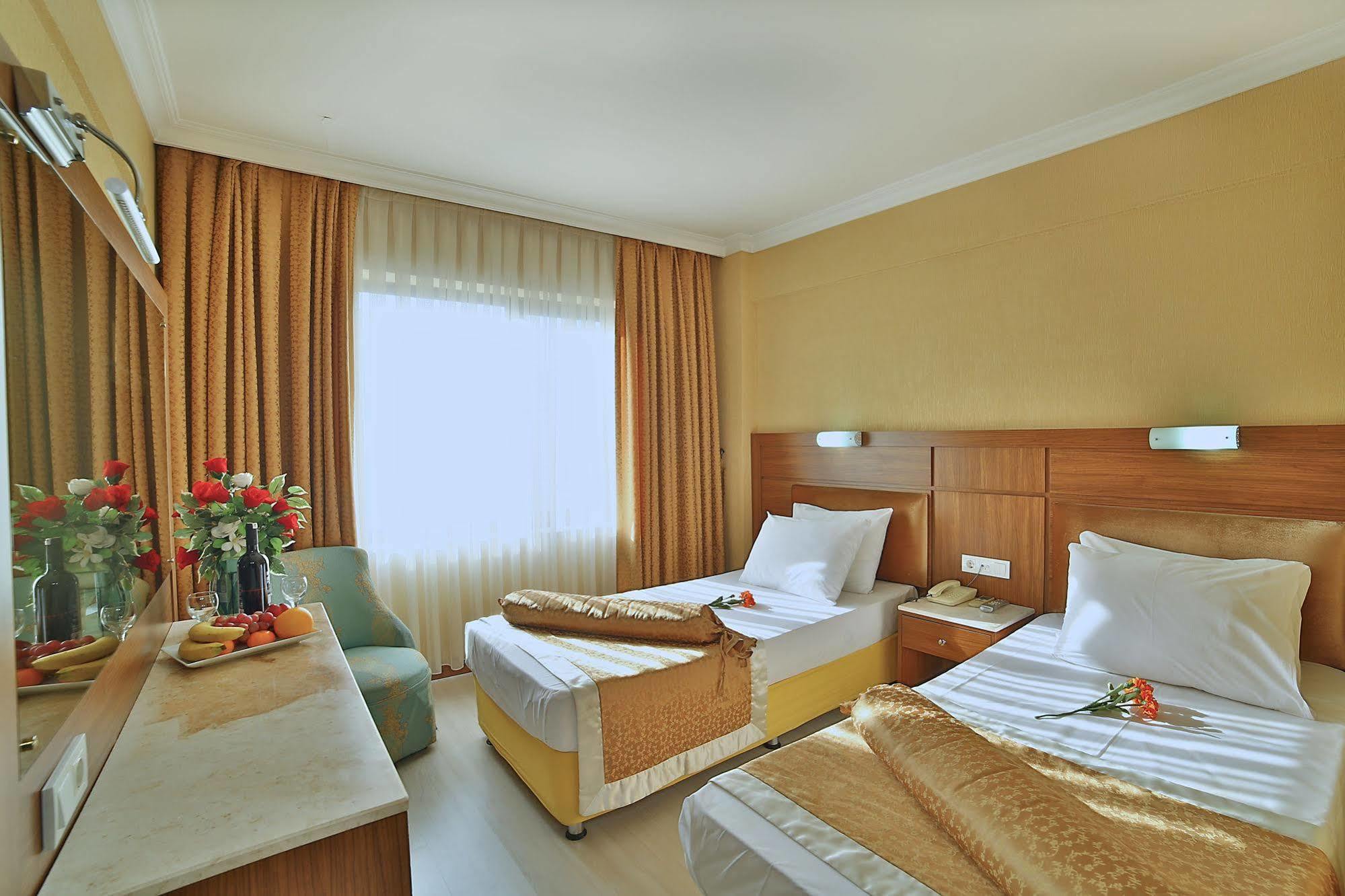 The Center Hotel 3*