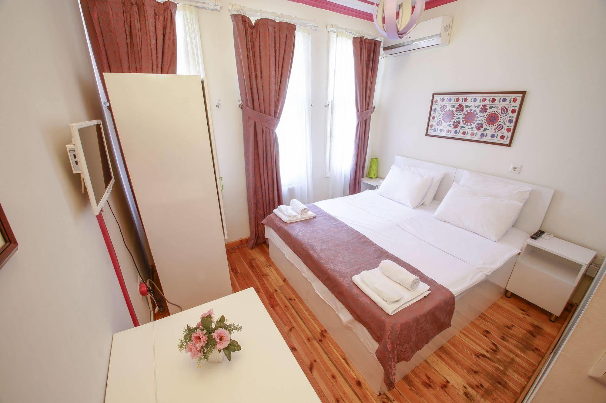 Lale Ortakoey Hotel 3*