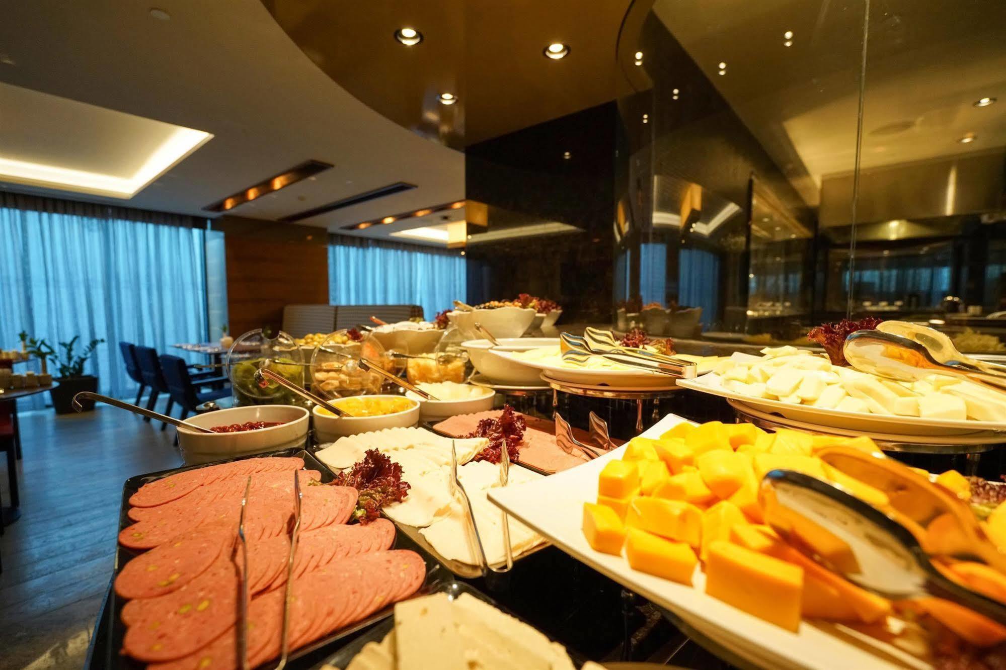 Golden Tulip Bayrampasa Hotel Istanbul