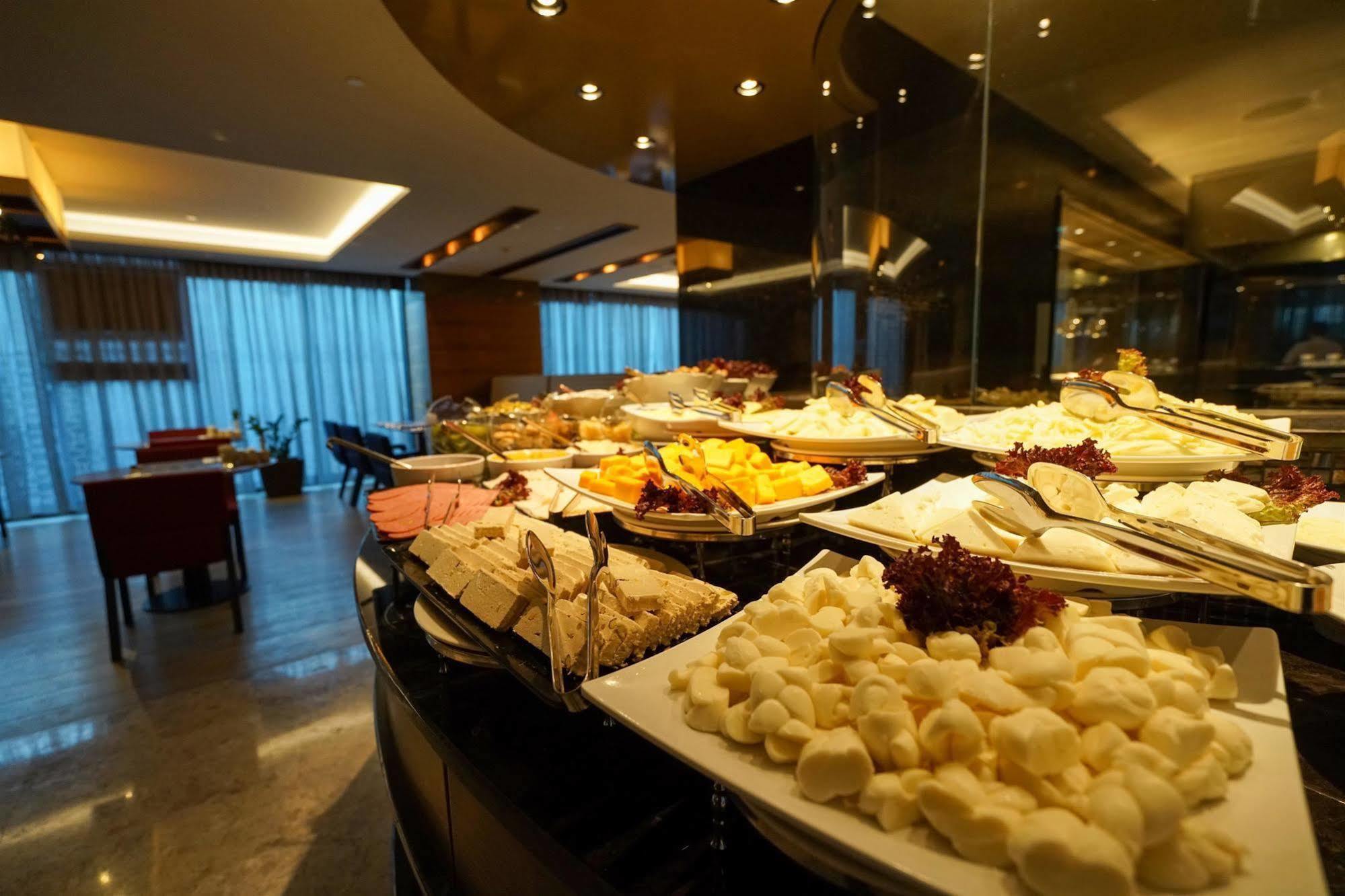 Hotel Golden Tulip Bayrampasa 5*