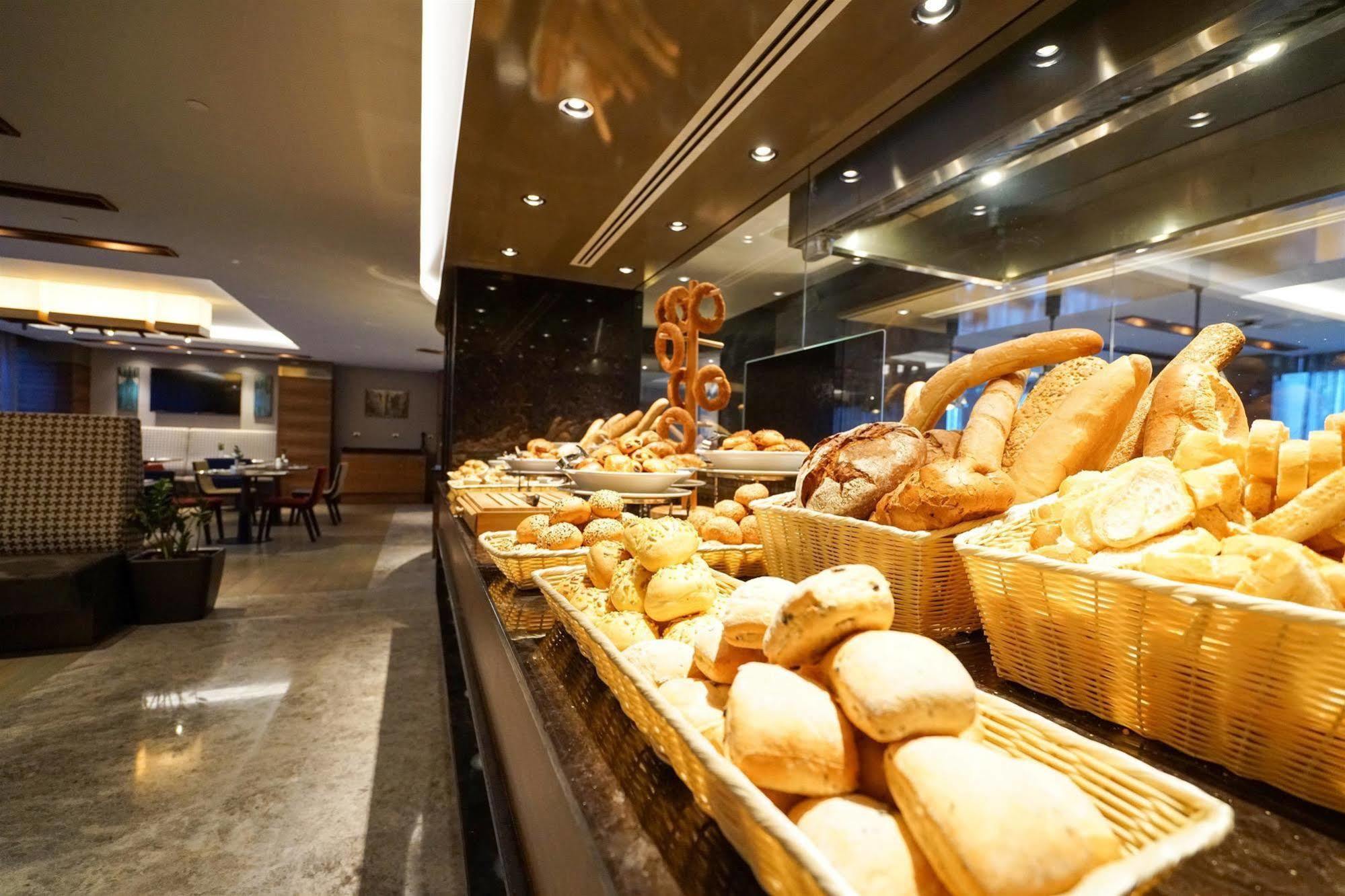 Golden Tulip Bayrampasa Istanbul