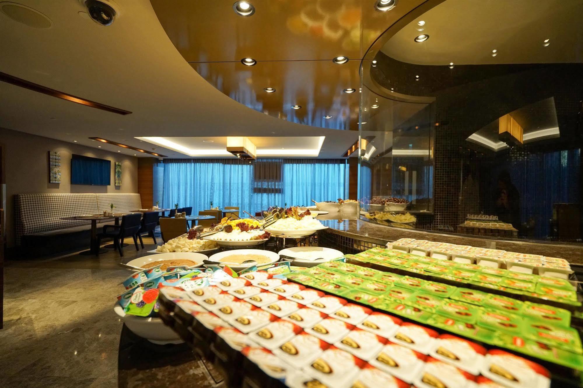 Golden Tulip Bayrampasa Hotel 5*