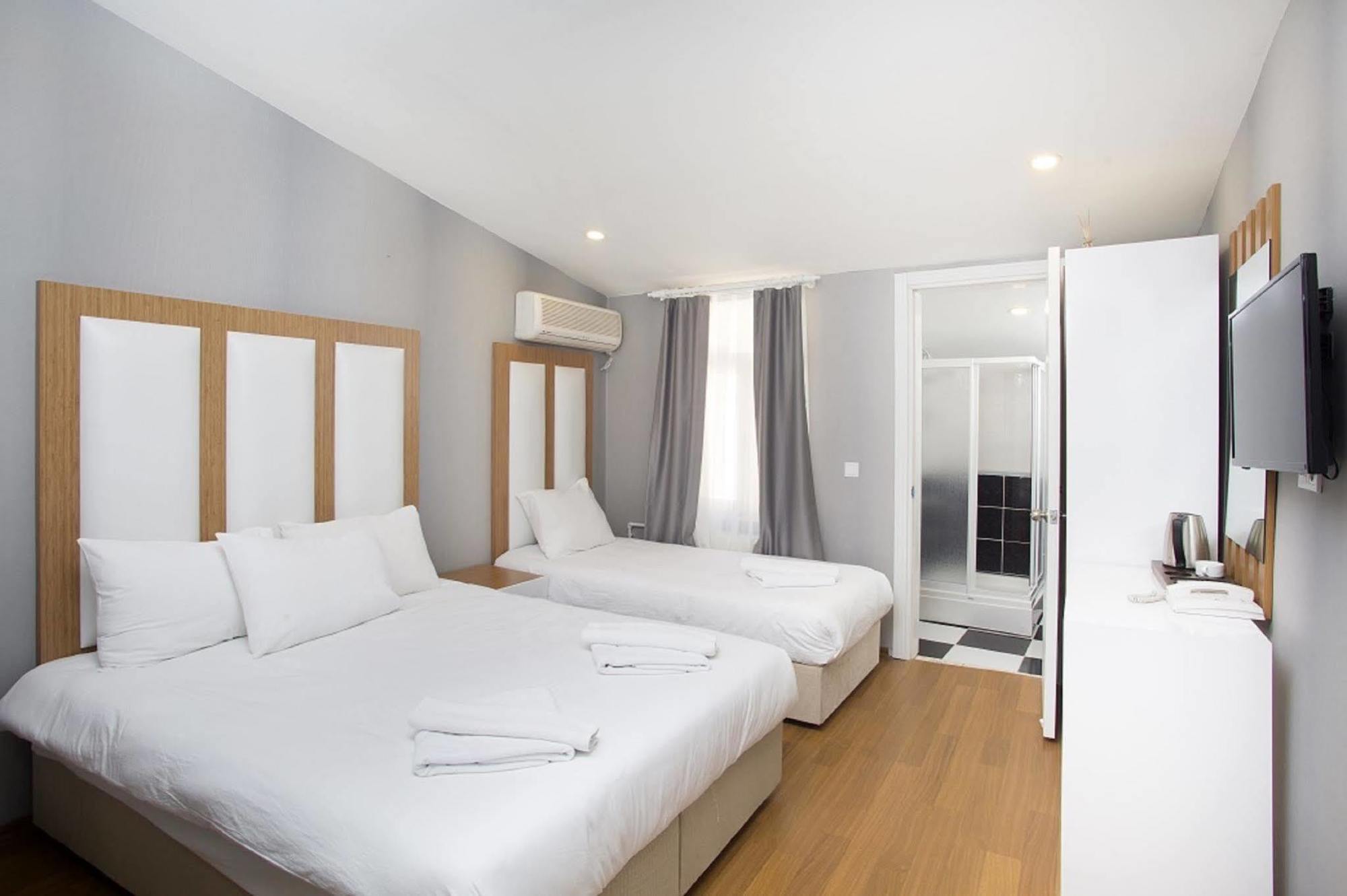 Hotel La Pazza 3*