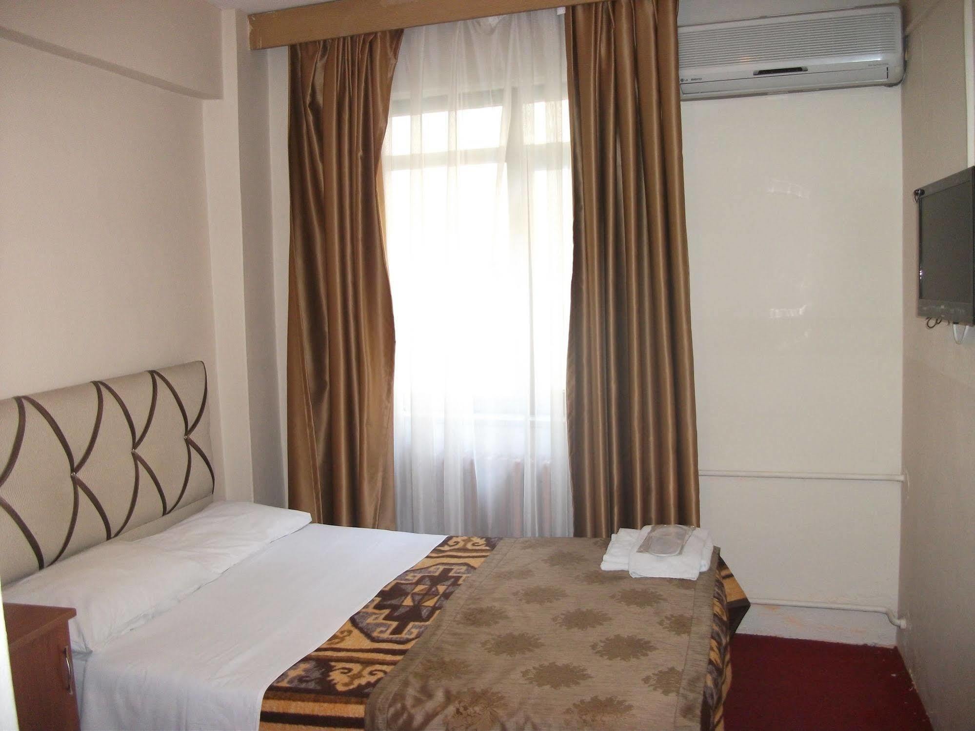 Paris & Hotel Istanbul