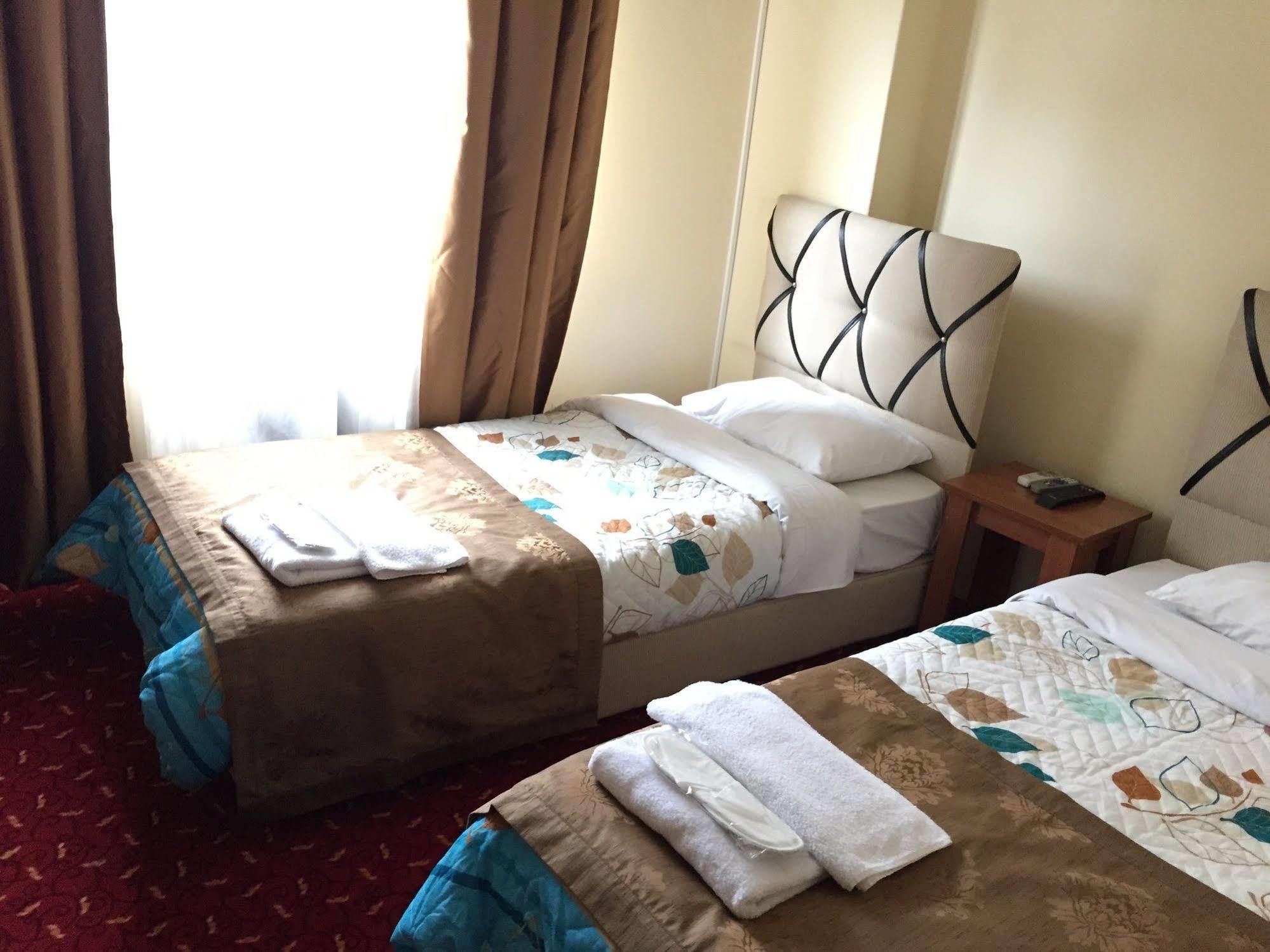 Hotel Paris &
