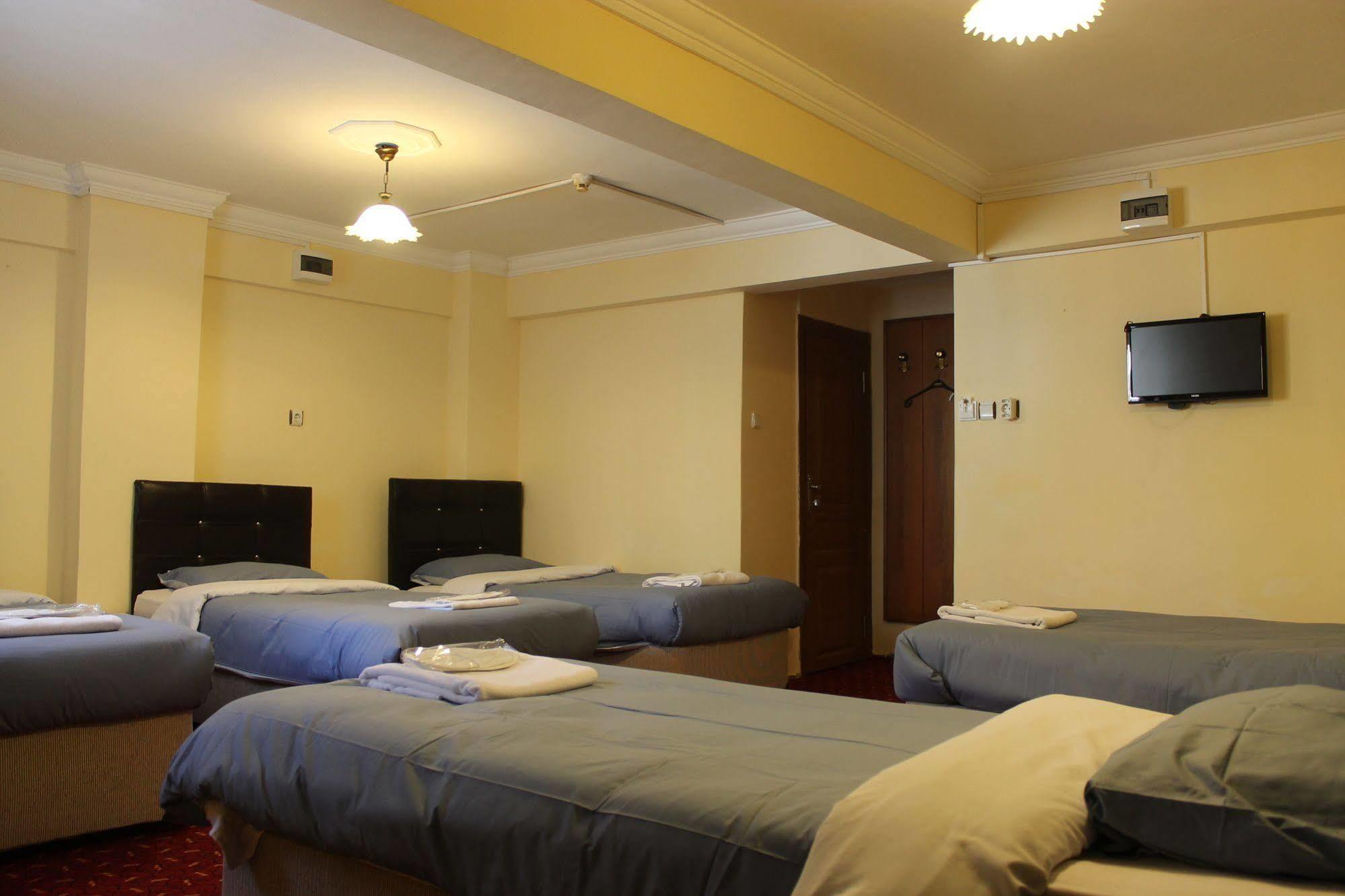 Paris & Hotel Istambul