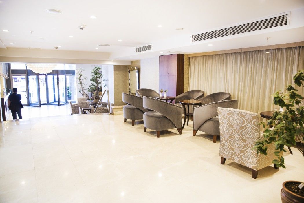 Grand Aras & 4*