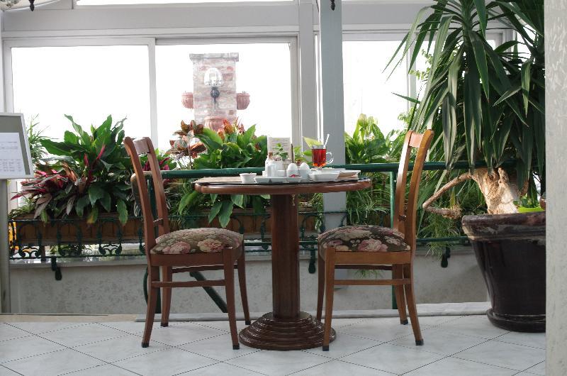 Otel Niles 3*