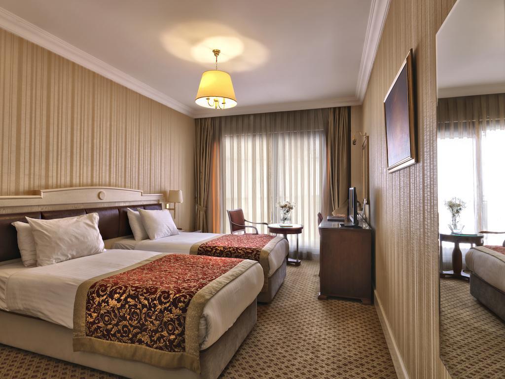 Taksim Metropark 4*
