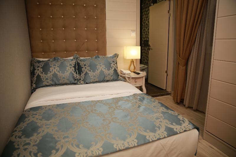 Pelican House Hotel