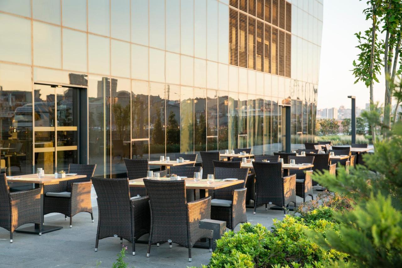 Centro Westside By Rotana Hotel 4*