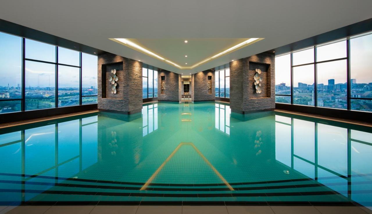 Centro Westside By Rotana Hotel