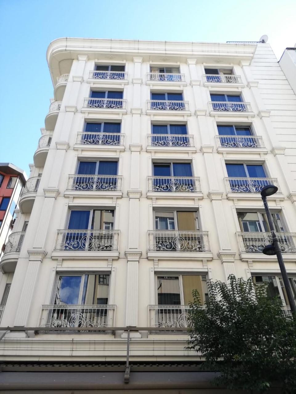 Le Mirage 4*