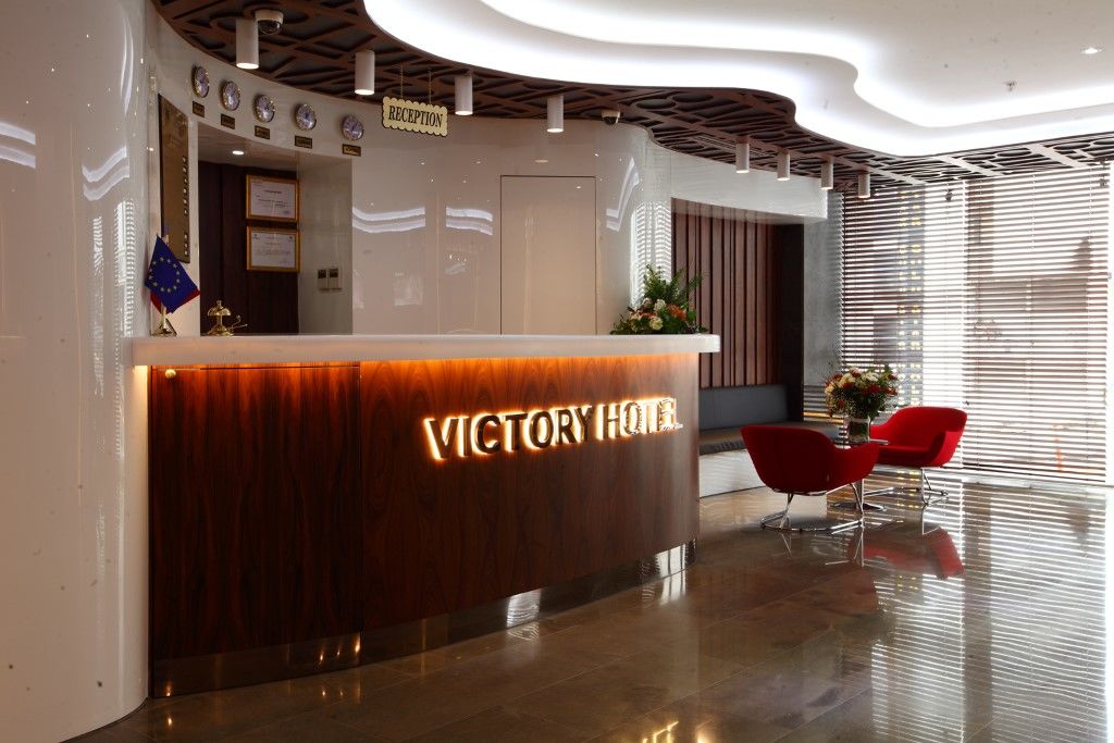 Victory & 4*