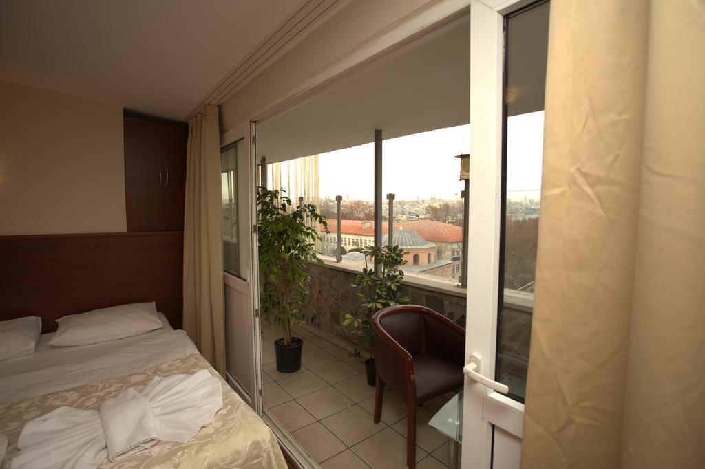 Aquarium Hotel 3*
