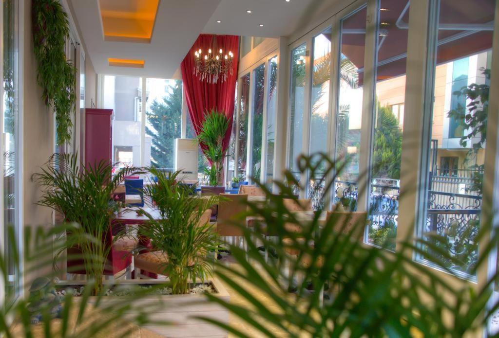 Elegance Hotel 4*
