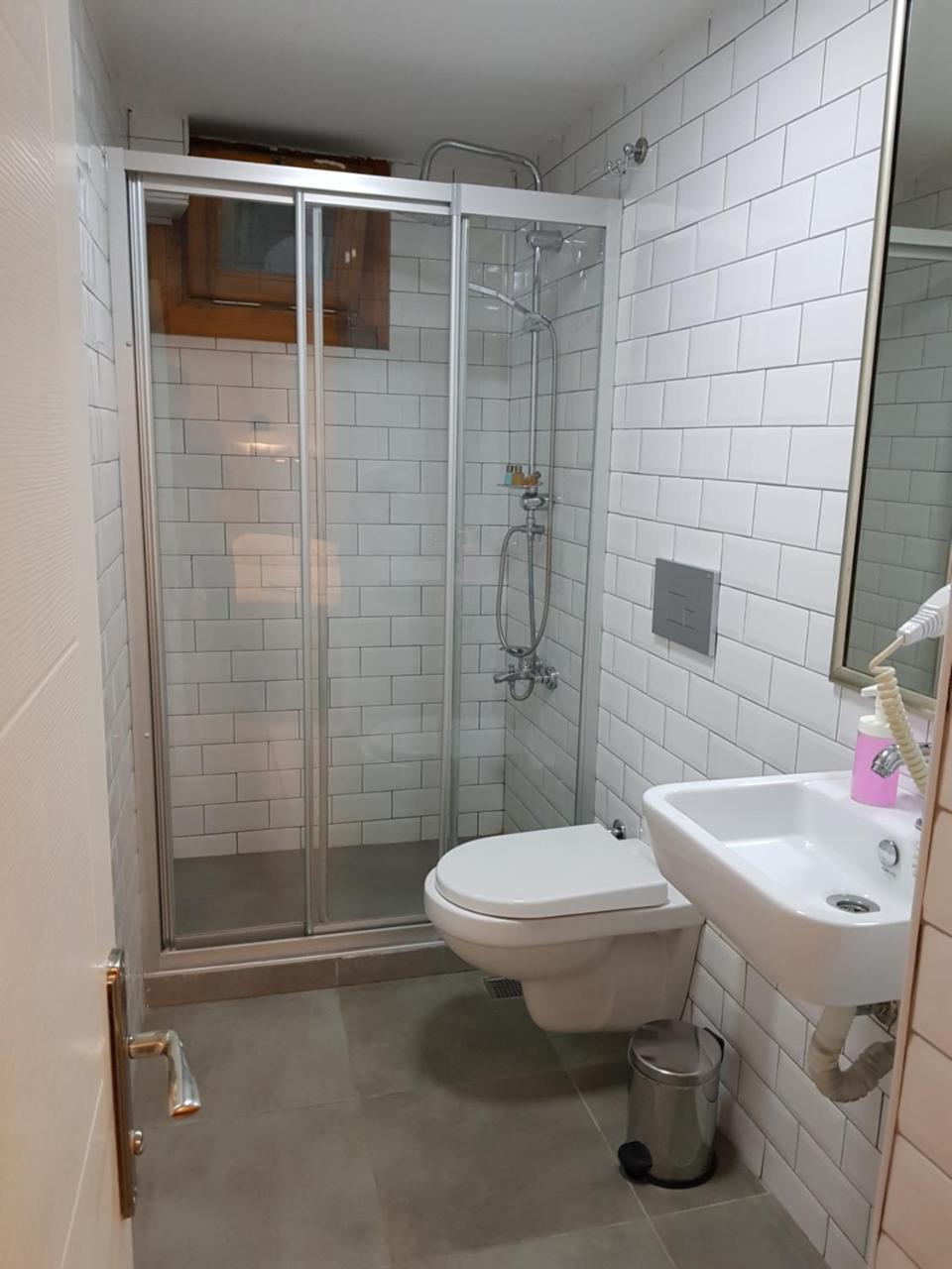 Apart Otel Linden 2*