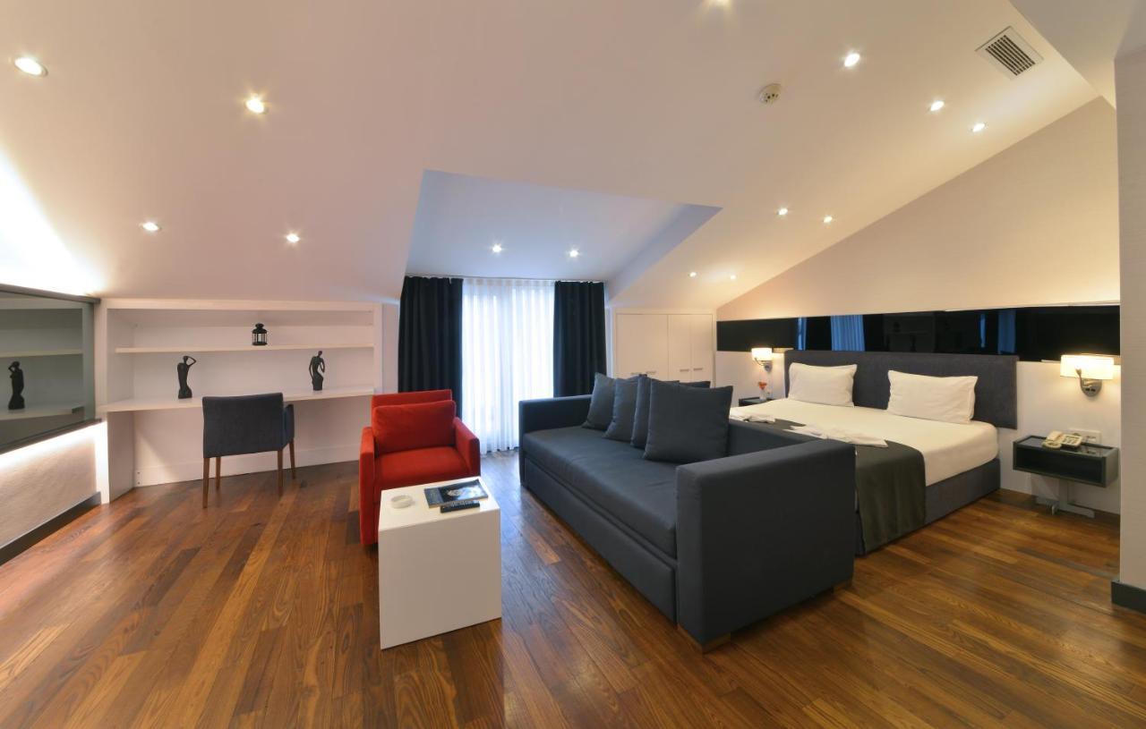 Hotel Nish & 3*