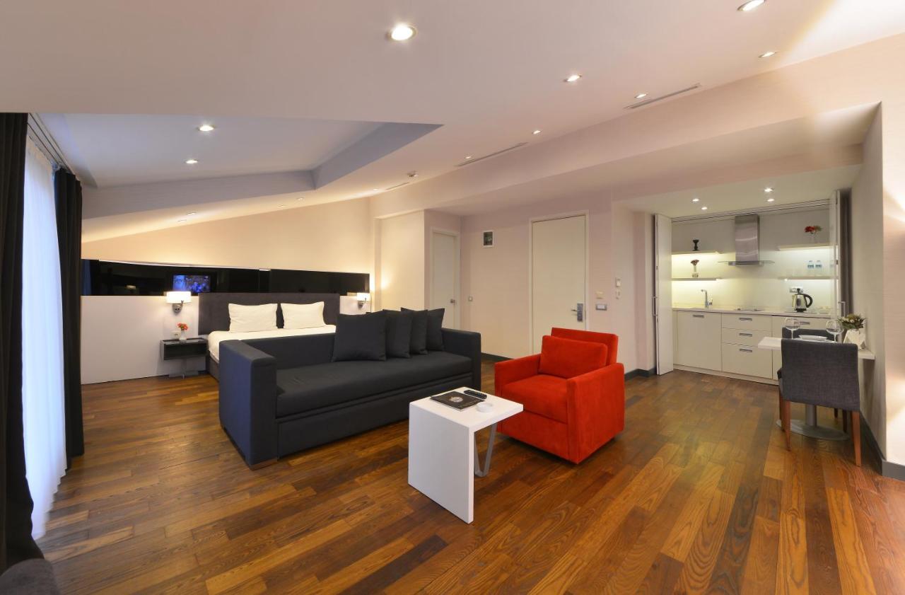 Hotel Nish & 3*