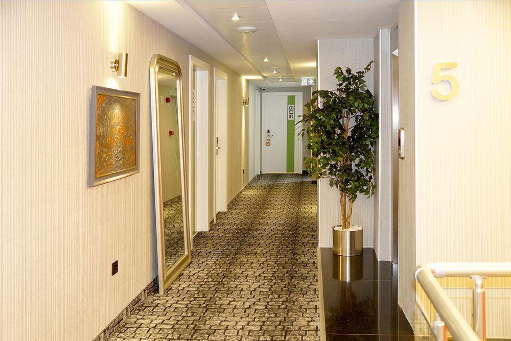 Tempo Airport Hotel 3*