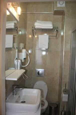 Global Hotel *