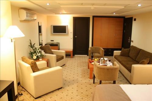 Zoe Hotel 3*