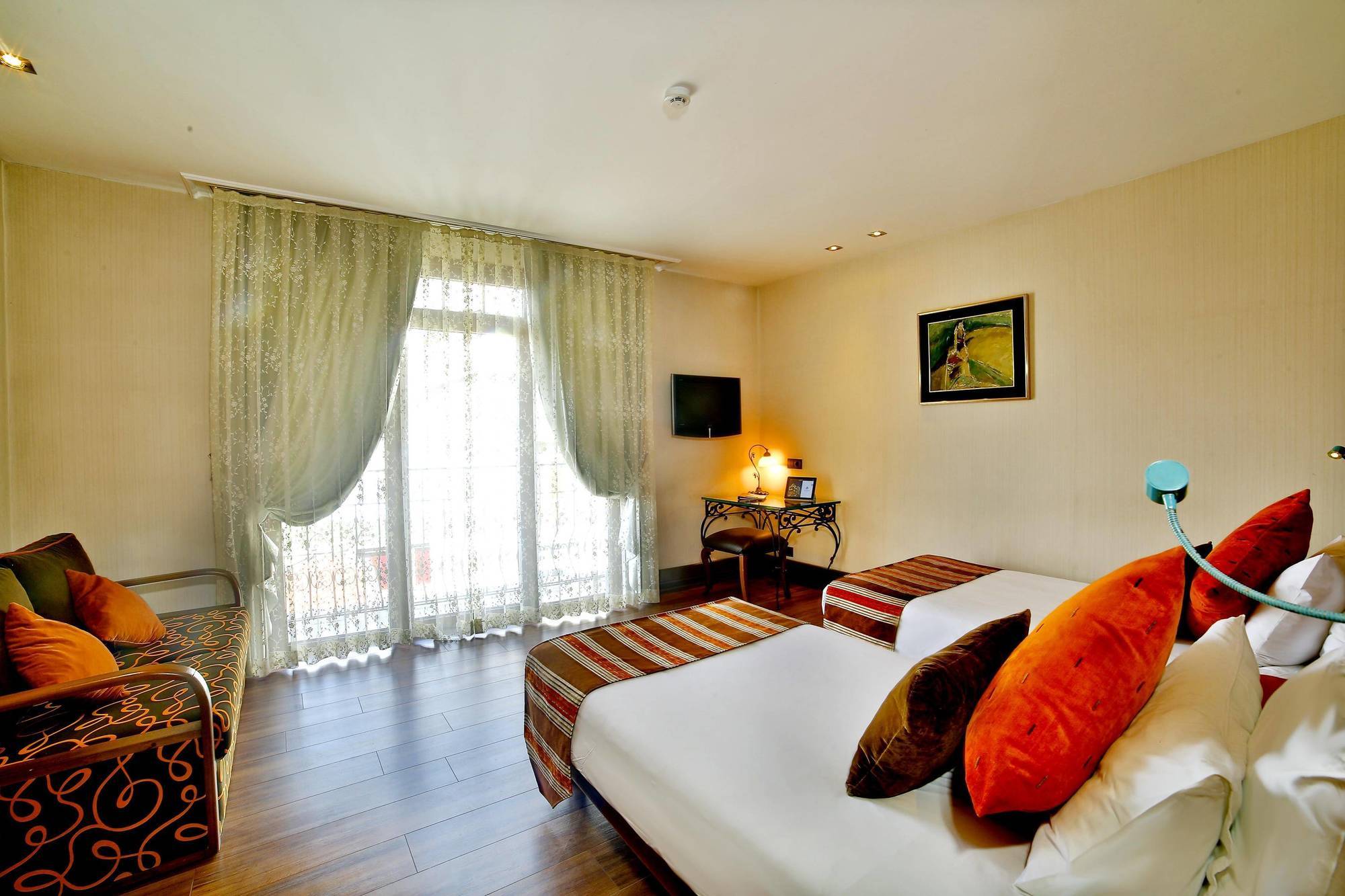 Taksim Hotel 4*