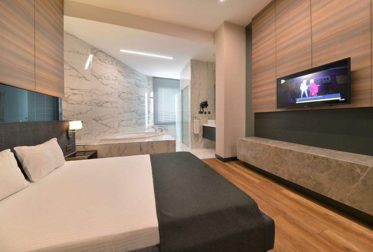 Hotel Nish & 3*