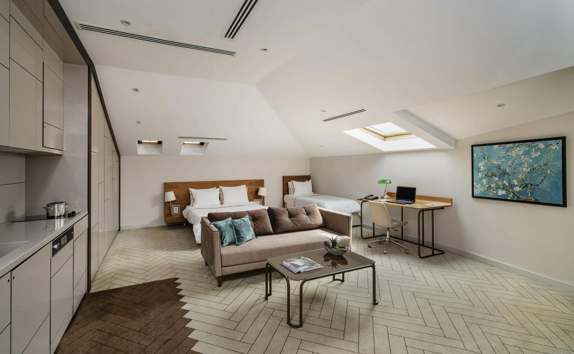 Otel Upsuites 4*
