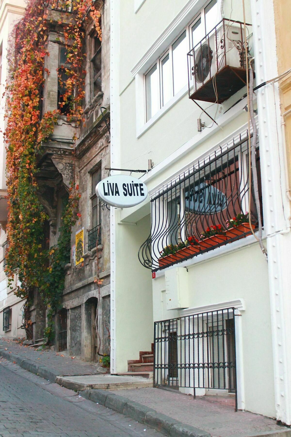 Liva Aparthotel 3*