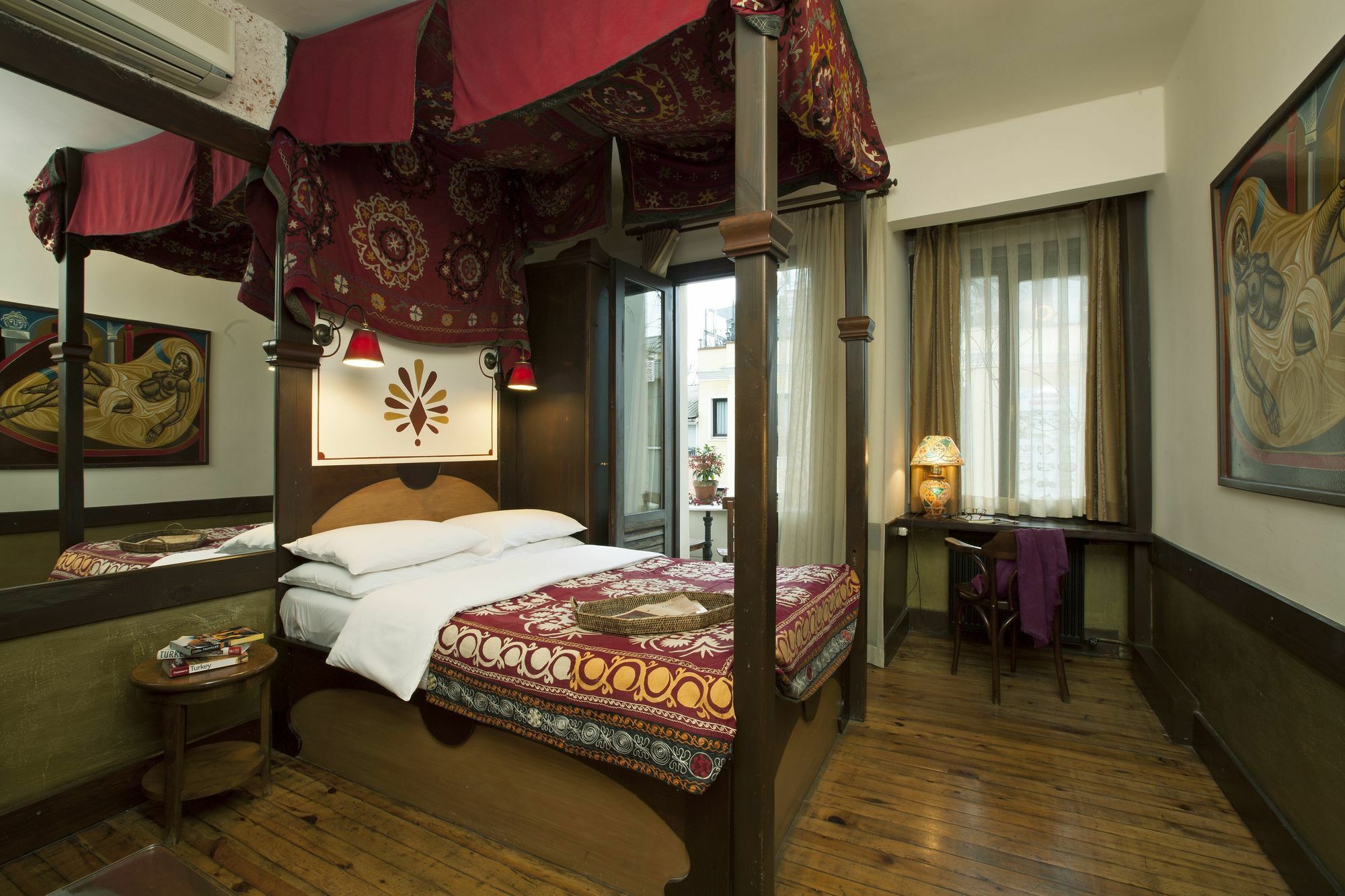 Empress Zoe Hotel 2*